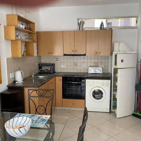 1 Bedroom Flat 200M From The Beach In Germasogia Tourist Area Limassol Bagian luar foto