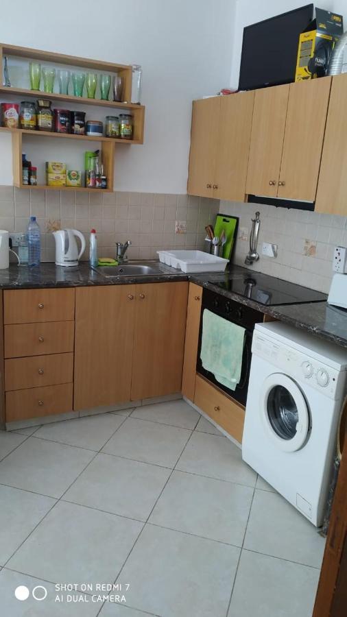 1 Bedroom Flat 200M From The Beach In Germasogia Tourist Area Limassol Bagian luar foto